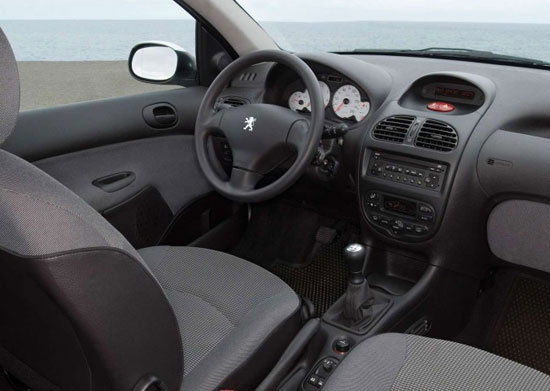 салон седана Peugeot 206 Sedan