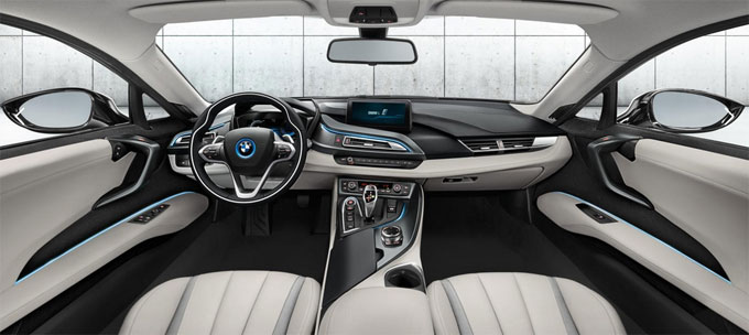 Суперкар BMW i8 - вид внутри